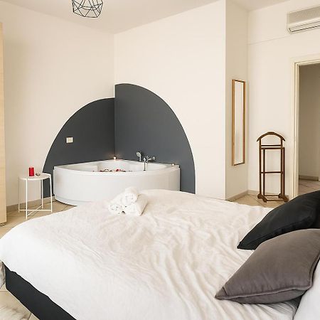 Jacuzzi Suite Ліворно Екстер'єр фото